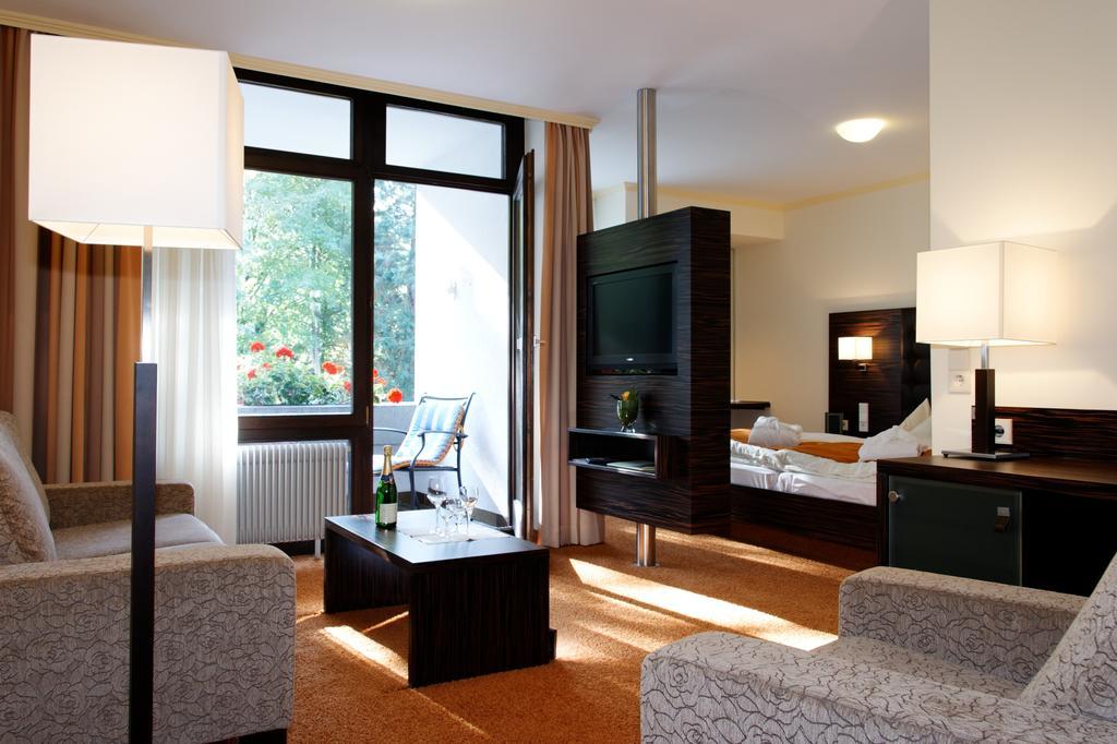 Hotel Hirschen Glottertal Buitenkant foto