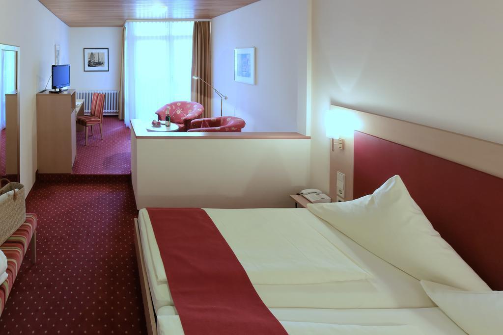 Hotel Hirschen Glottertal Buitenkant foto